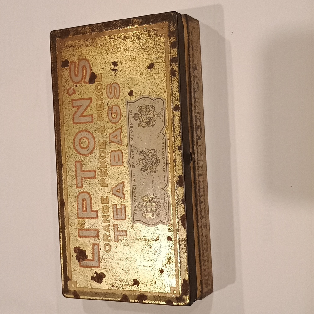 Vintage Lipton's Orange Pekoe & Pekoe Tea Bags Metal Tin display